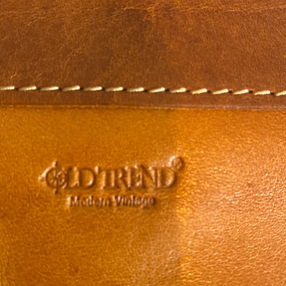 Old Trend crossbody bag.